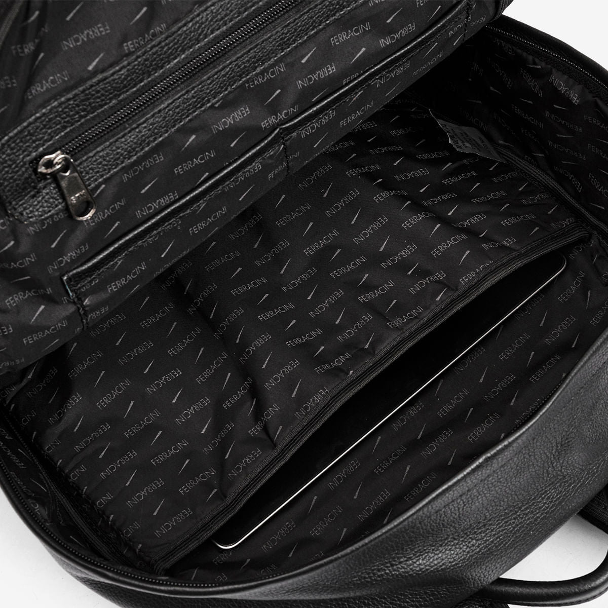 Mochila Masculina de Couro Preta e Conhaque | Ferracini - Image 6