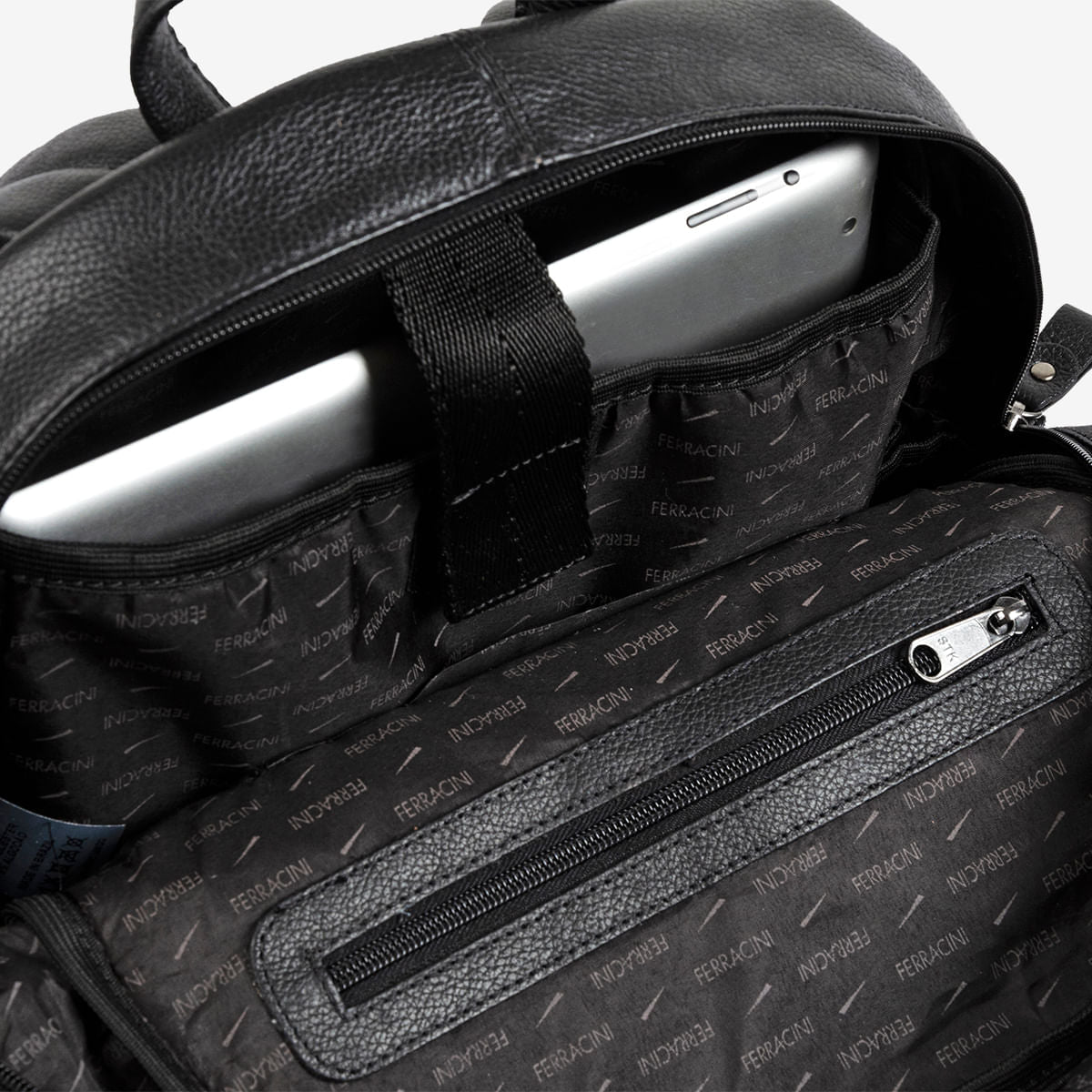 Mochila Masculina Preta de Couro Carbenet | Ferracini - Image 6