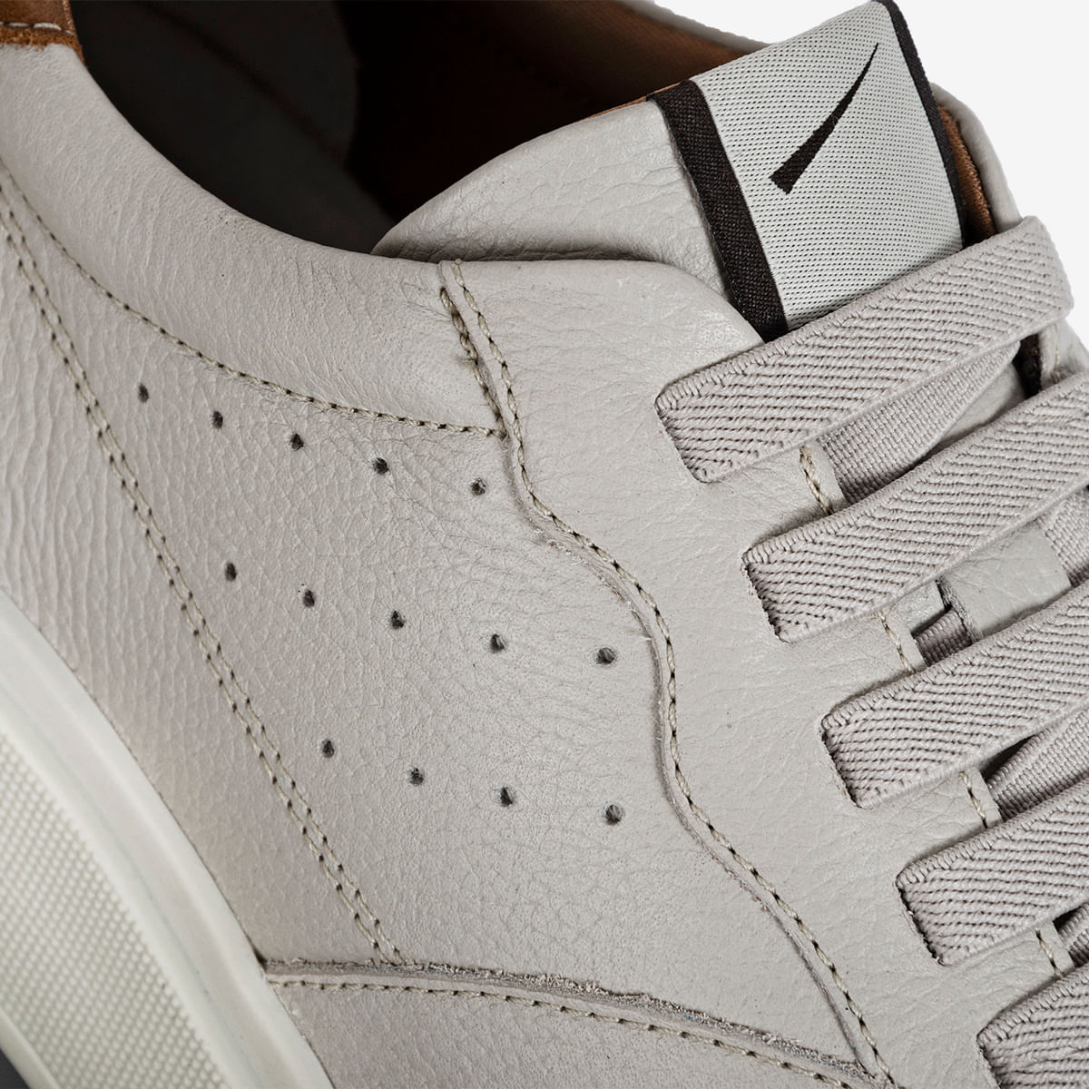 Sneaker Masculino de Couro e Camurça Cinza Logan | Ferracini - Image 4