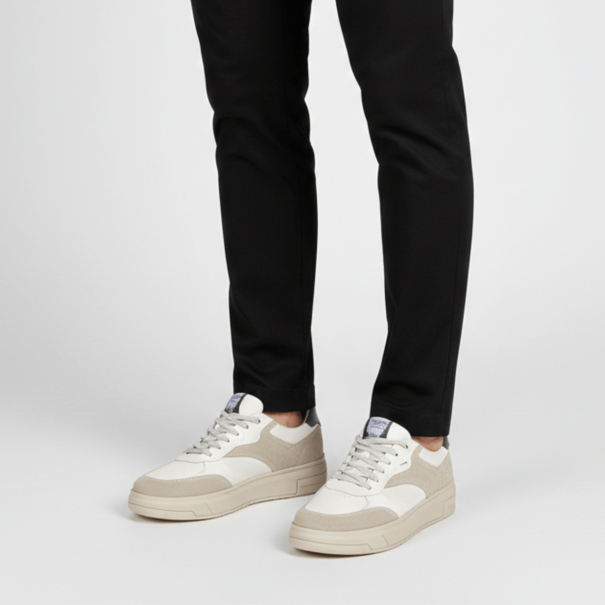 Sneaker Masculino de Couro Off e Camurça Areia Dream - Image 5
